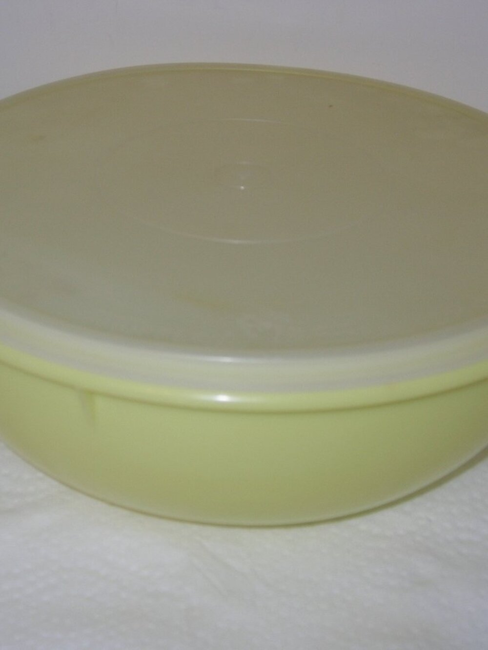 Tupperware #274 FIX-N-MIX Yellow 12"D Round STORAGE BOWL w/#224 Lid Used Once!!